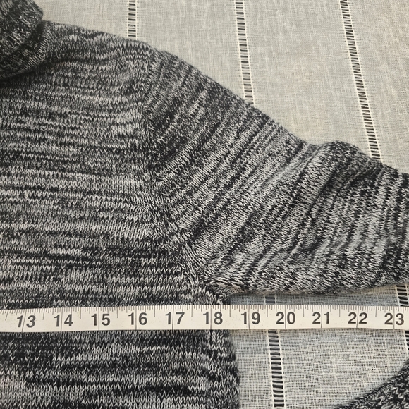 Pria Women  Gray Turtleneck Sweater Size Medium 💯 % Cotton - Picture 4 of 11